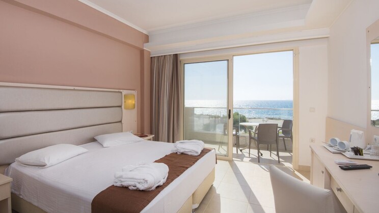 Beachfront Deluxe Twin 